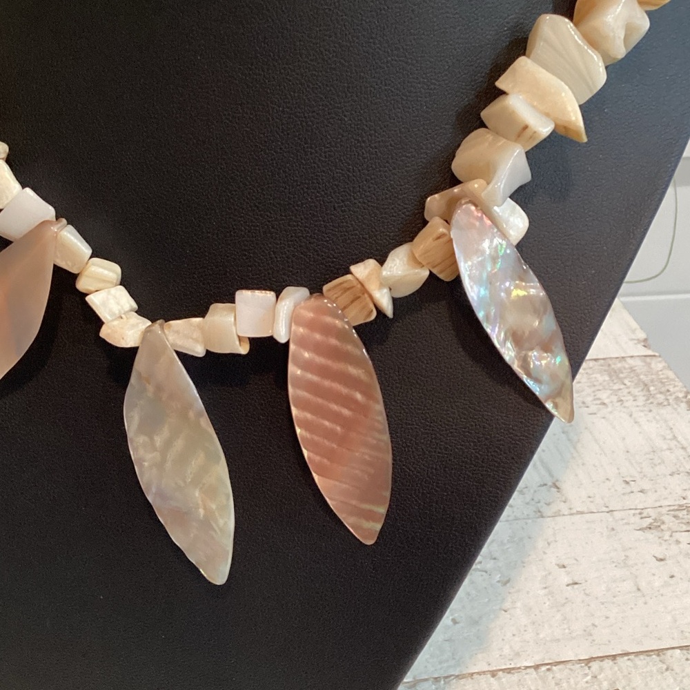 Elegant Cream and Silver Shell Necklace - Picture 2 of 6